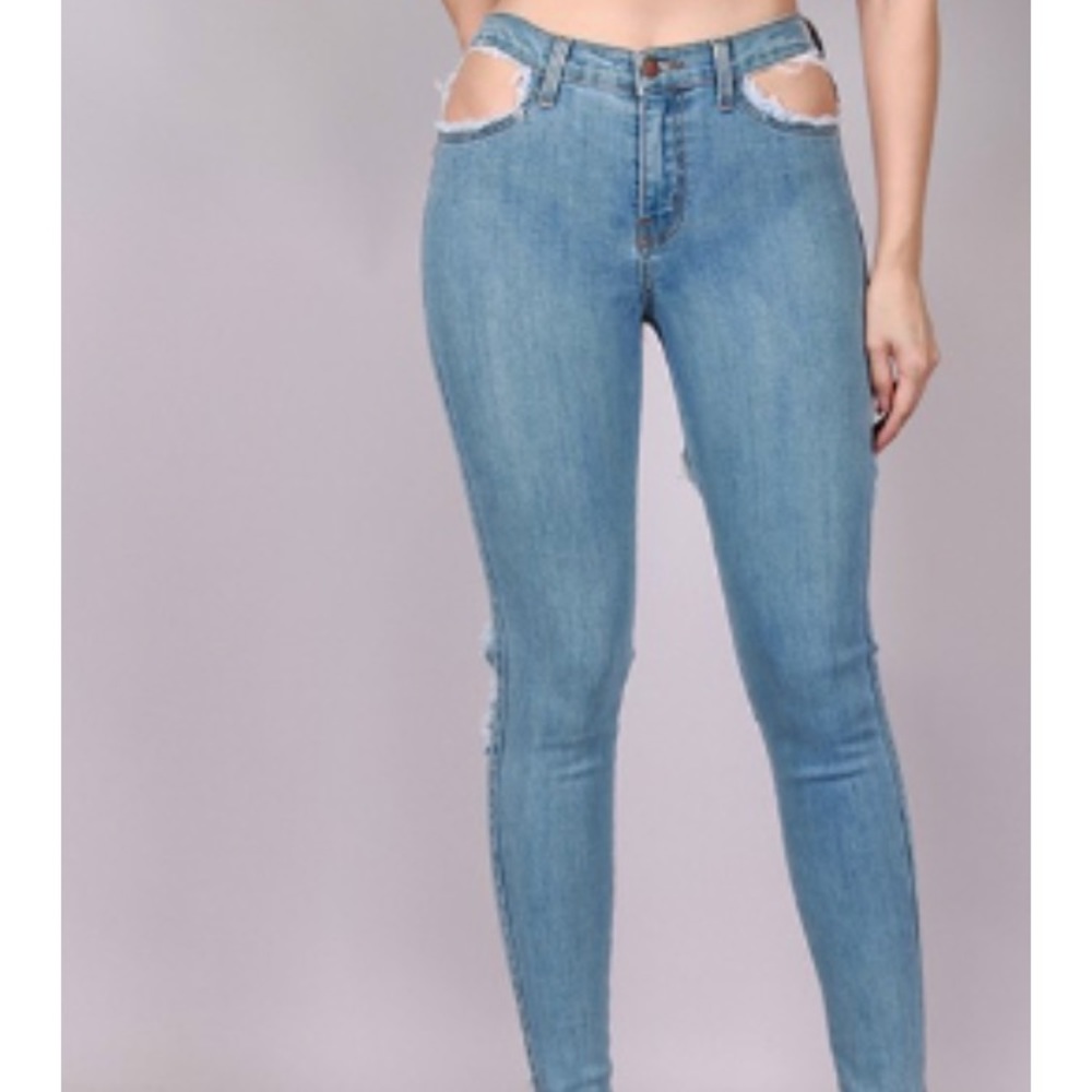 SUMMER TIME FINE HIGH WAIST DISTRESSED JEANS